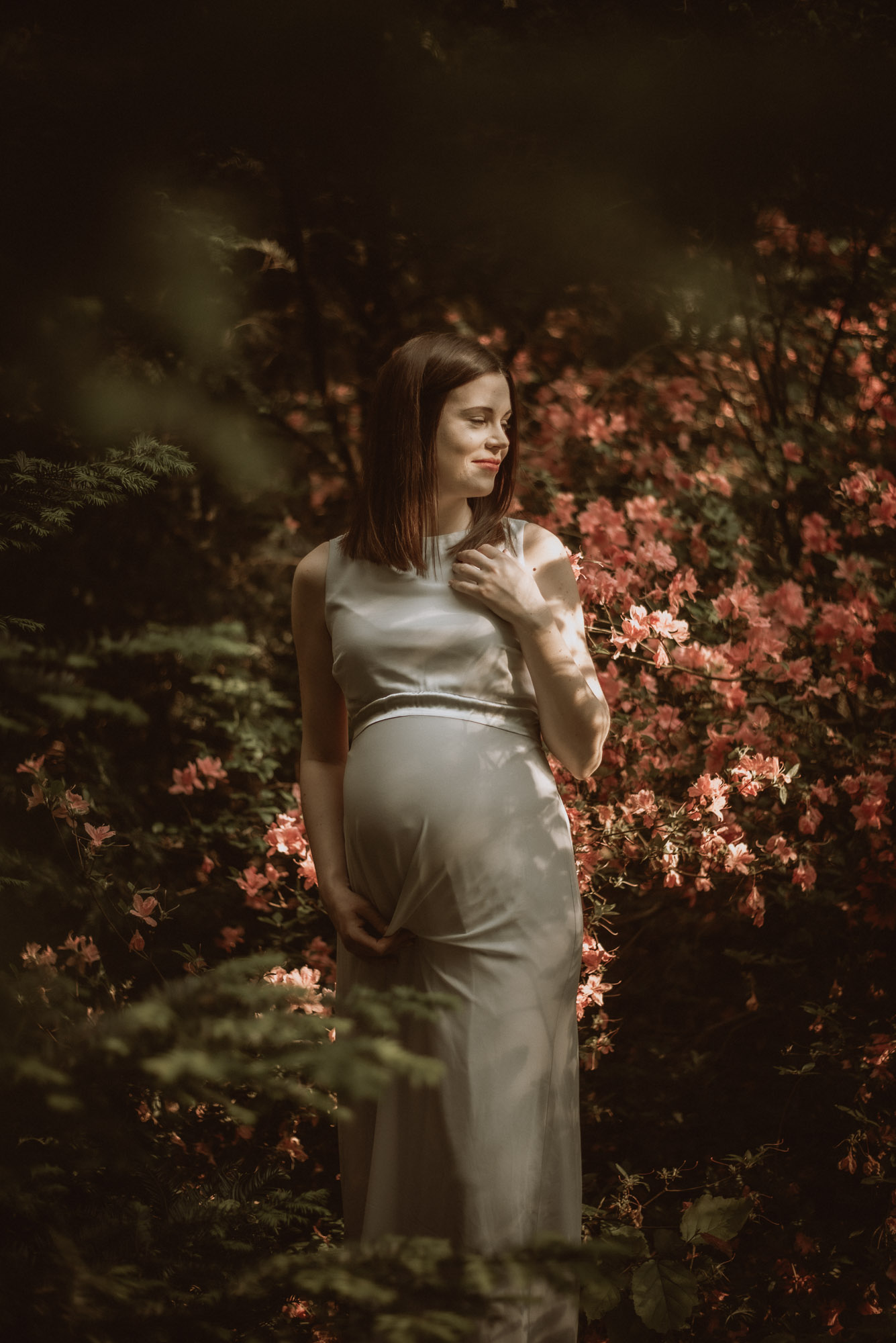 Monika Borlin Photography sesja ciążowa brzuszkowa w ogrodzie plenerze artystyczna klimatyczna (29)