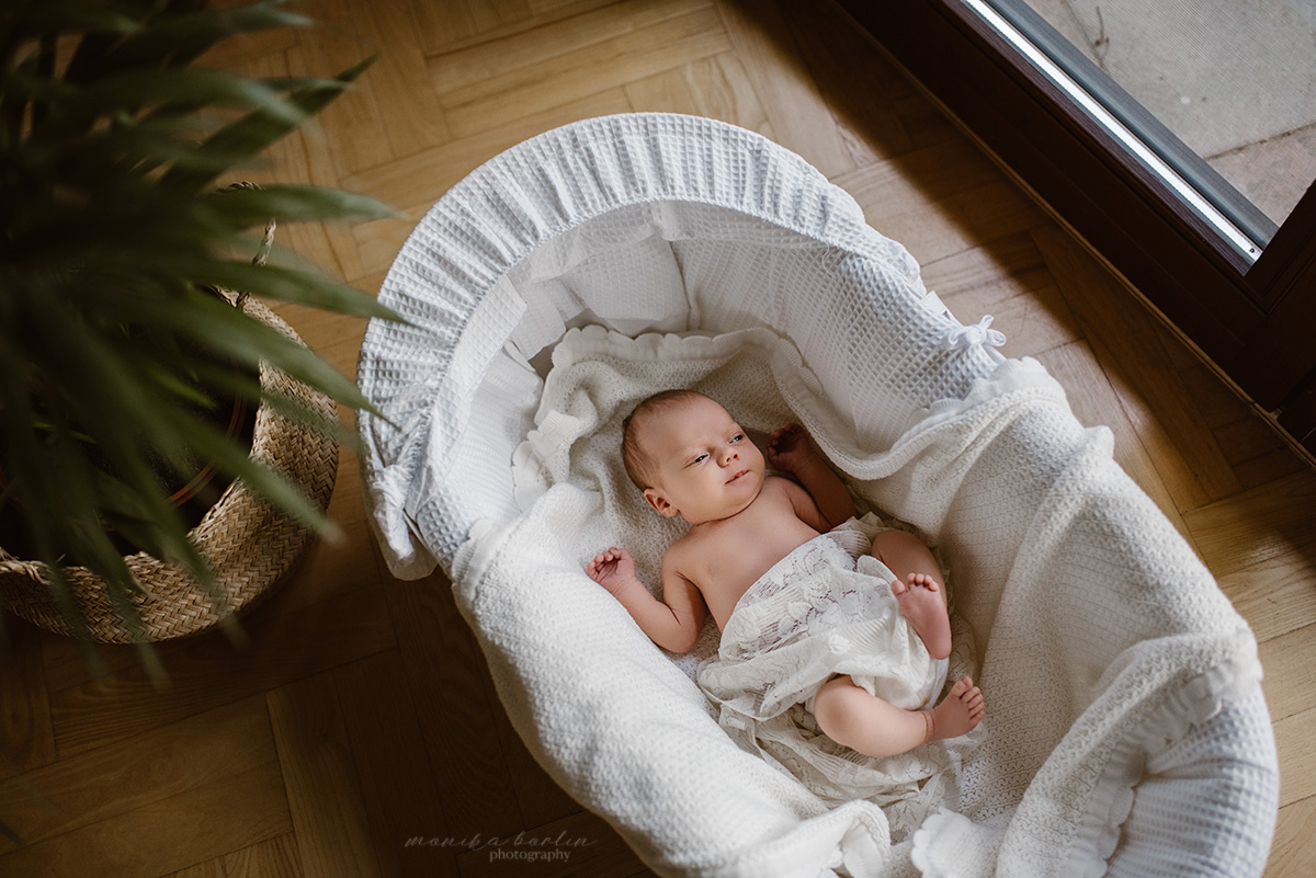 sesja noworodkowa w domu lifestyle warszawa monika borlin sesja niemowlęca domowa